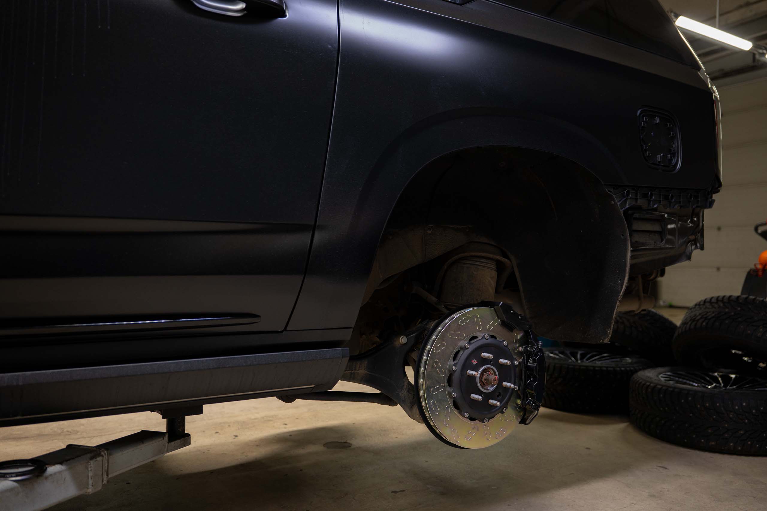 cadillac-escalade-brakes-pic-9jpg - TRONIK.AE