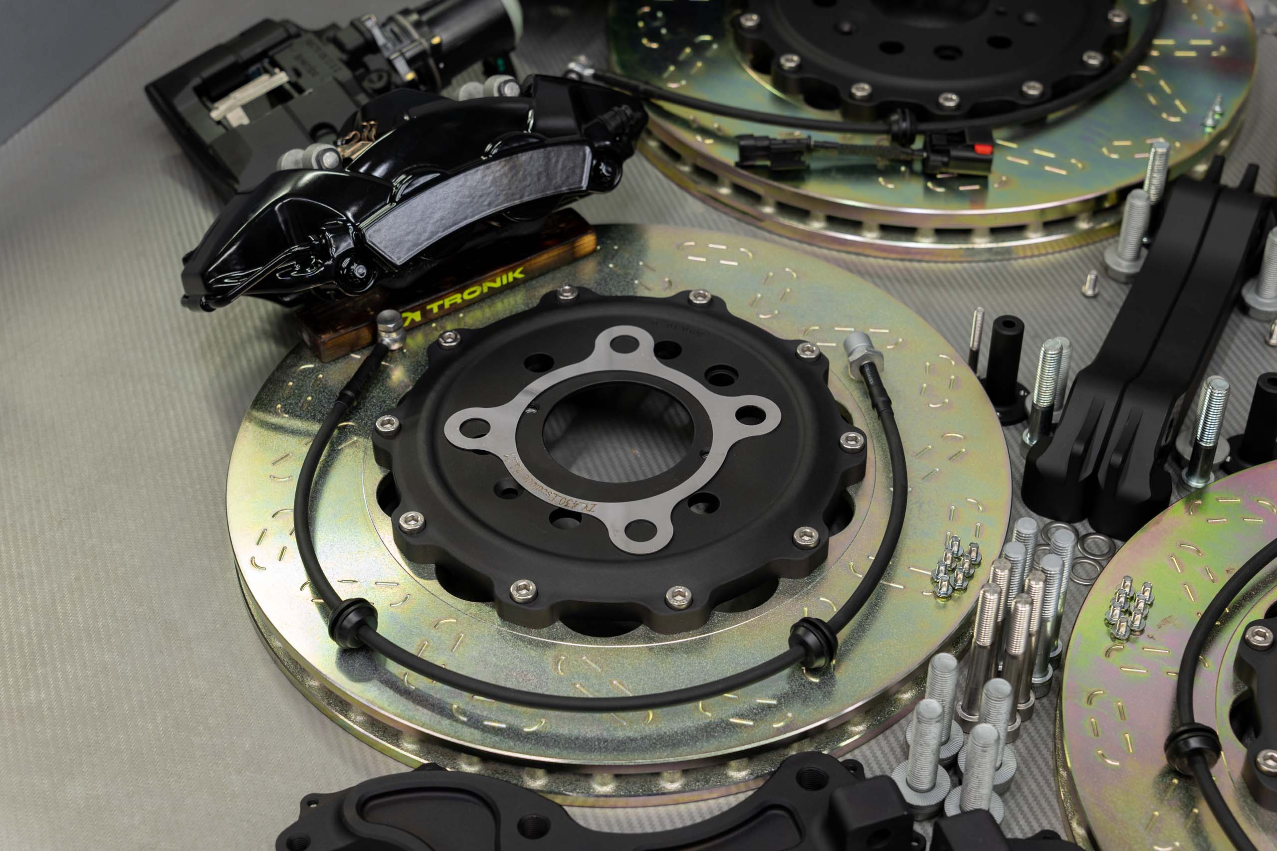gmc-denali-brakes-kit-pic-2jpg - TRONIK.AE