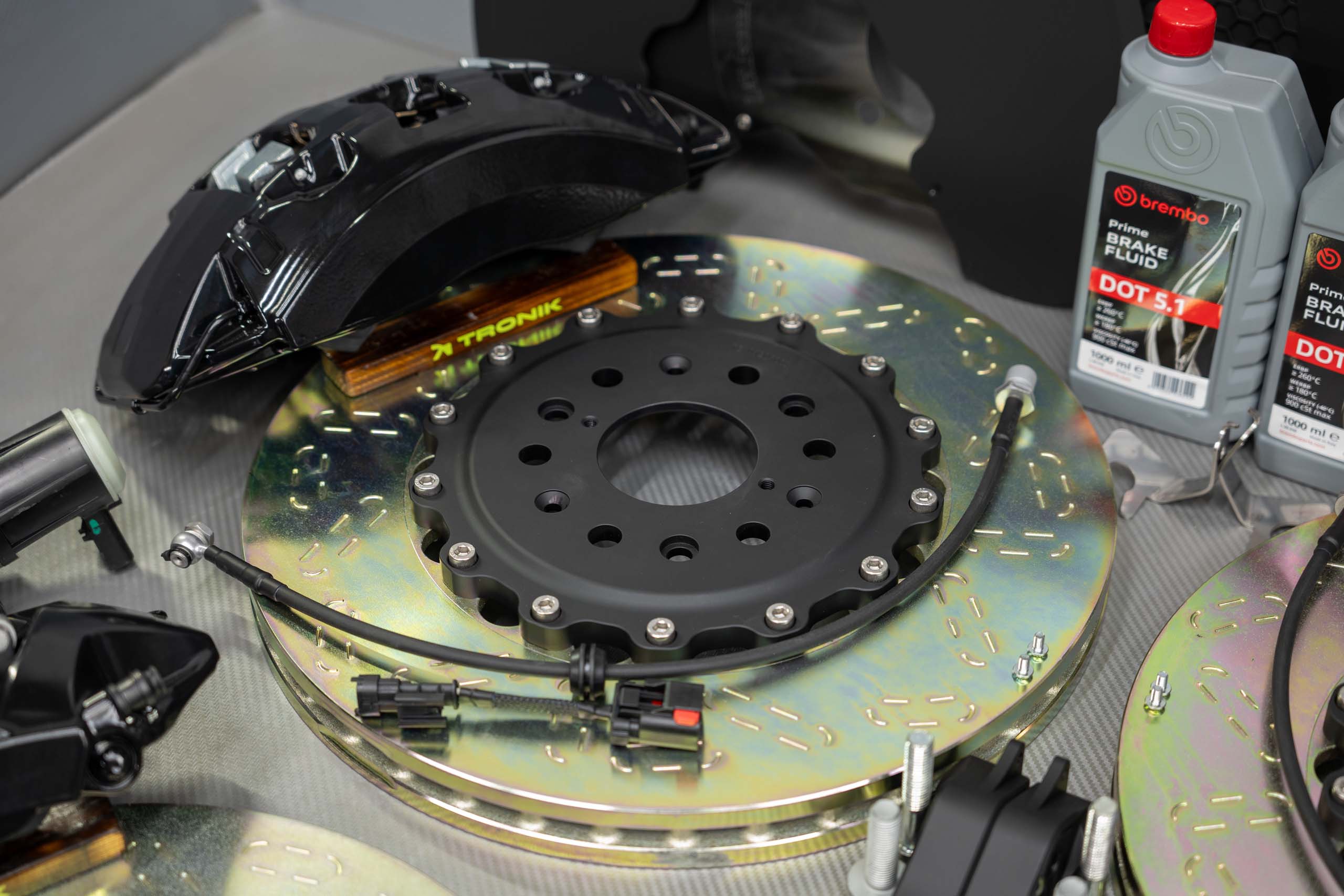 gmc-denali-brakes-kit-pic-3jpg - TRONIK.AE