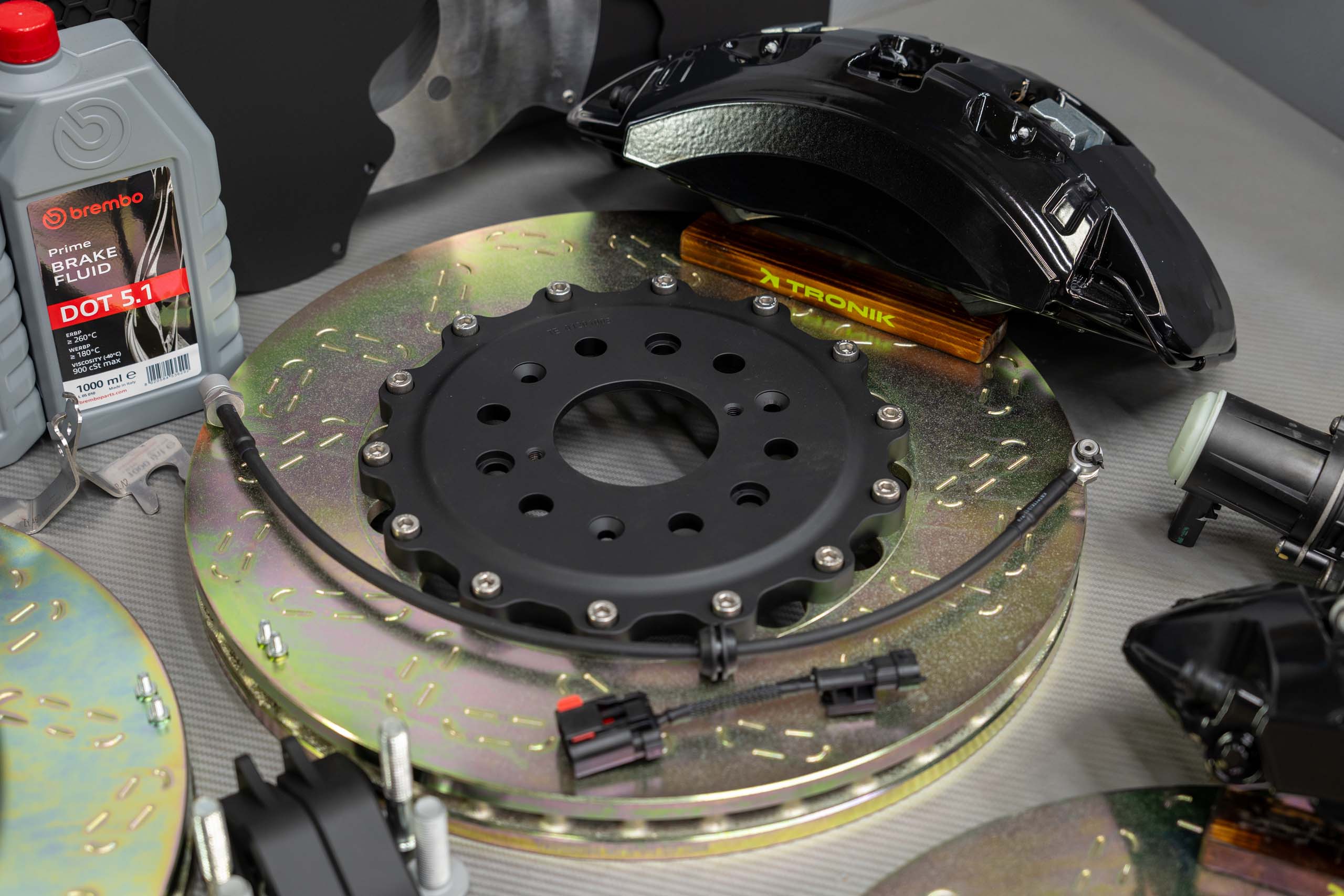 gmc-denali-brakes-kit-pic-4jpg - TRONIK.AE