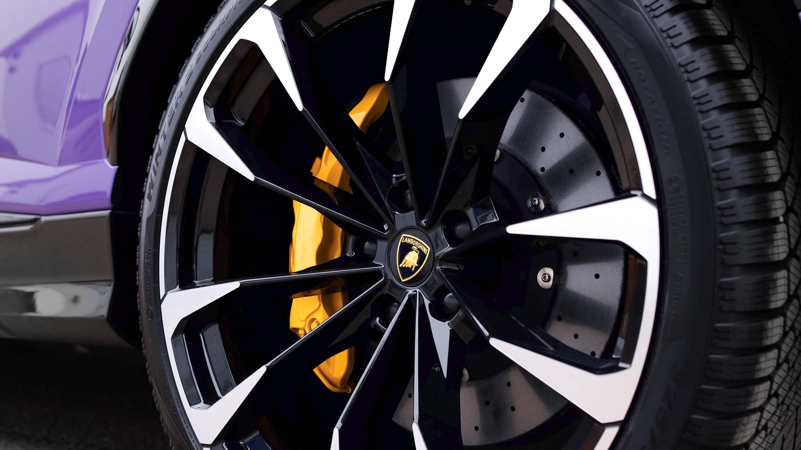 lamborghini-urus-brakes-ccb-pic-7jpg - TRONIK.AE