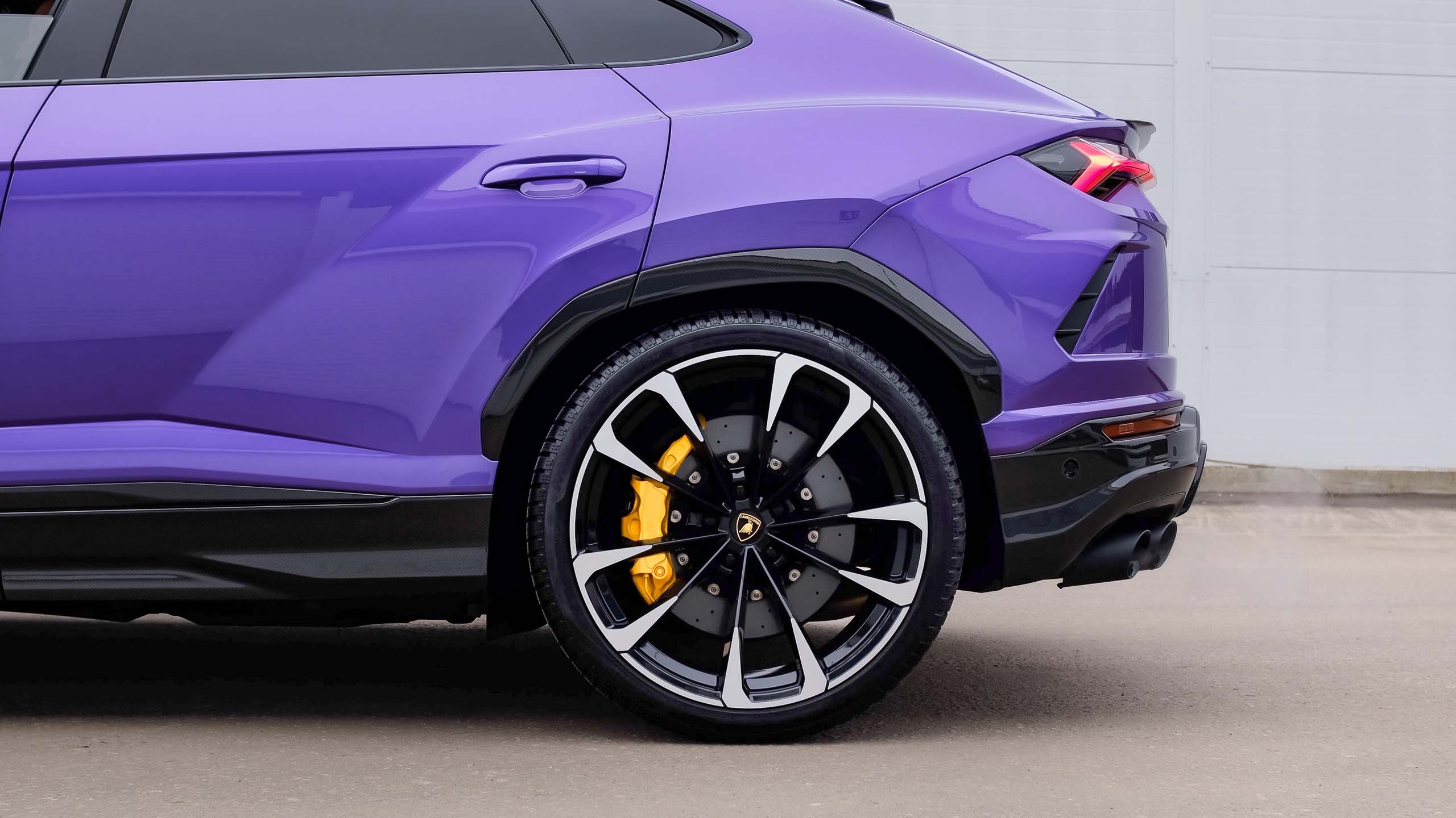 lamborghini-urus-brakes-ccb-pic-8jpg - TRONIK.AE
