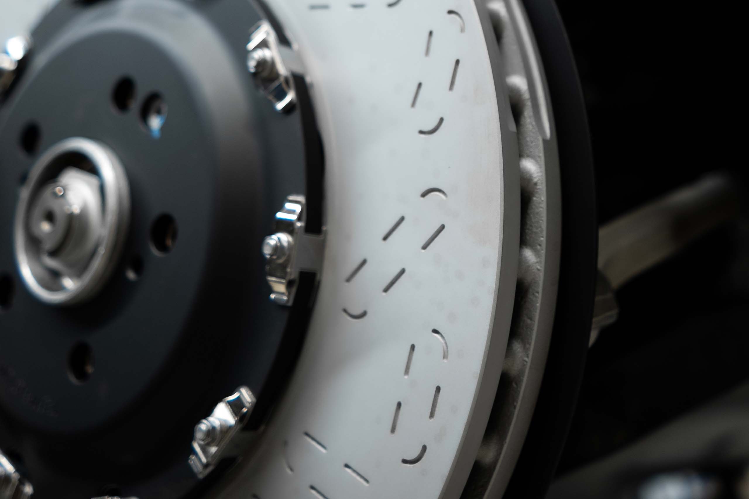mb-w447-brakes-pic-2jpg - TRONIK.AE